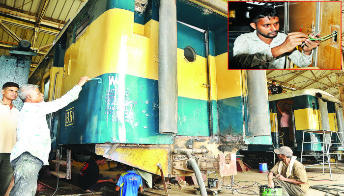 পাহাড়তলী কারখানায় মেরামত হচ্ছে ট্রেনের ১০৫টি বগি