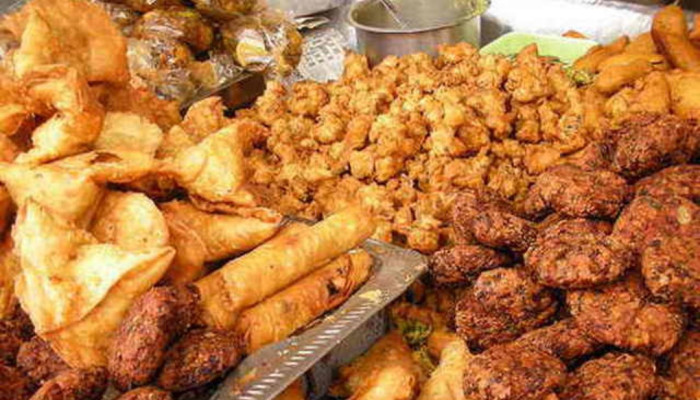 ইফতারে অতিরিক্ত ভাজাপোড়া খাওয়ার ক্ষতি ও স্বাস্থ্য পরামর্শ