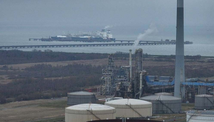 হরমুজ প্রণালী বন্ধের পর গ্যাস ৩০% ঊর্ধ্বমুখী, তেলের দাম ১০০ ডলার ছোঁয়ার শঙ্কা