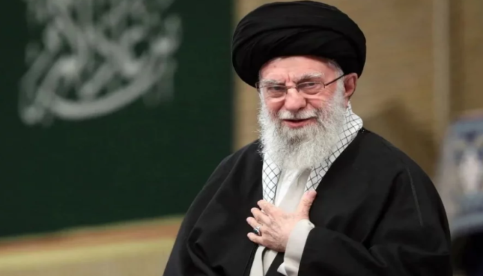 আয়াতুল্লাহ খামেনির রাষ্ট্রীয় জানাজা স্থগিত: তেহরানে ব্যাপক জনসমাগমের আশঙ্কায় নতুন সিদ্ধান্ত