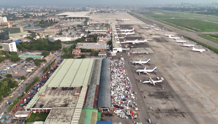 দেশের বিমানবন্দরে সারচার্জ কমল ৭২ থেকে ১৪.২৫ শতাংশে, এভিয়েশন খাতে স্বস্তি
