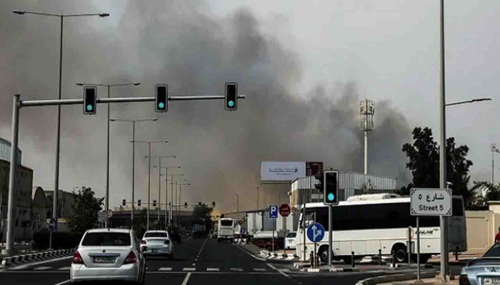 দোহায় একাধিক বিস্ফোরণ, মোবাইলে জরুরি সতর্কবার্তা পাঠাল কাতার সরকার