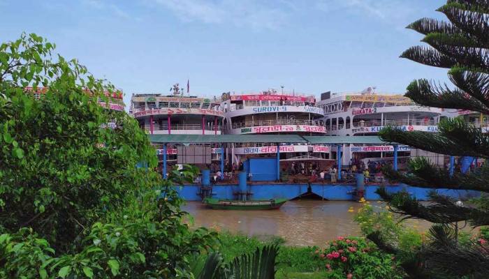 ঈদে লঞ্চ ভাড়া কমানোর উদ্যোগ, যাত্রীদের স্বস্তির আশ্বাস নৌ পরিবহন প্রতিমন্ত্রীর