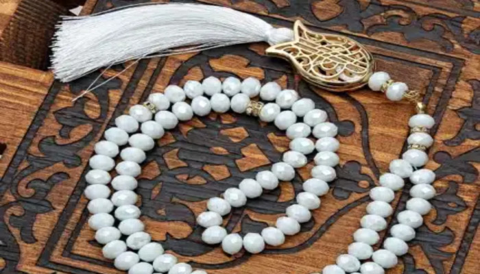 আল্লাহর যিকিরের ফজিলত ও গুরুত্ব: কুরআনের আলোকে অন্তরের প্রশান্তির পথ