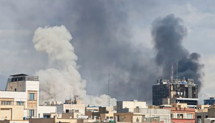 ইরানজুড়ে যুক্তরাষ্ট্র–ইসরায়েলের হামলা, পাল্টা আঘাতের দাবি তেহরানের