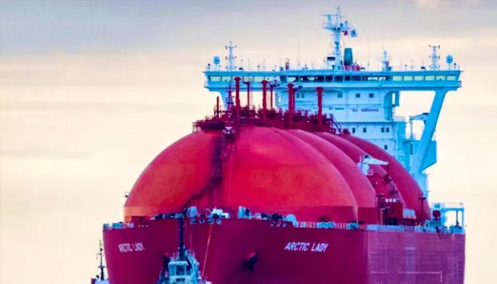 হরমুজ প্রণালি বন্ধের আগেই স্বস্তি: চট্টগ্রাম বন্দরে পৌঁছাল ১৫টি জাহাজ, এলএনজি ও কাঁচামাল নিয়ে আসা শুরু