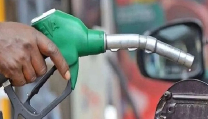 মধ্যপ্রাচ্য যুদ্ধের আতঙ্কে দেশজুড়ে জ্বালানি তেলের কৃত্রিম সংকট: জিম্মি কৃষক ও সাধারণ ভোক্তা