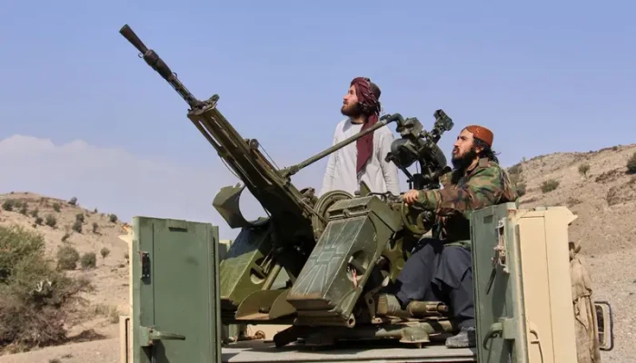 ডুরান্ড লাইনে আফগান বাহিনীর বড় অভিযান: ১০৯ পাকিস্তানি সেনা নিহতের দাবি, বিধ্বস্ত ১৪ চৌকি