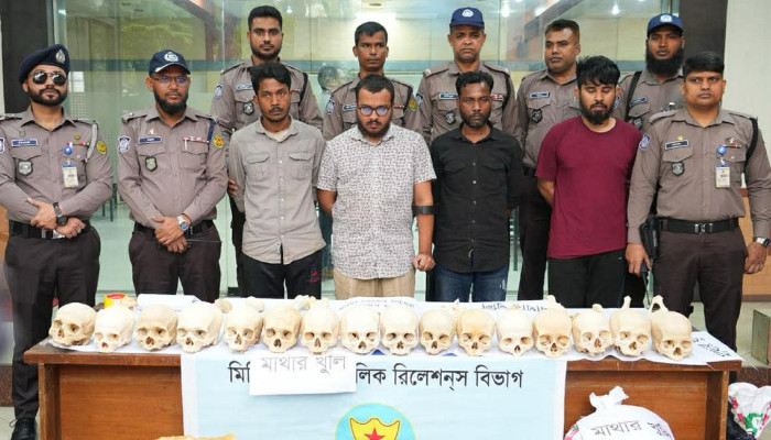 ৪৭ মানব খুলি উদ্ধার: রাজধানীতে কবর খুঁড়ে কঙ্কাল ব্যবসা