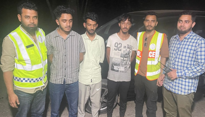 সিলেটে পেট্রোল পাম্প কর্মচারীকে ছুরিকাঘাত: তিন যুবক গ্রেপ্তার