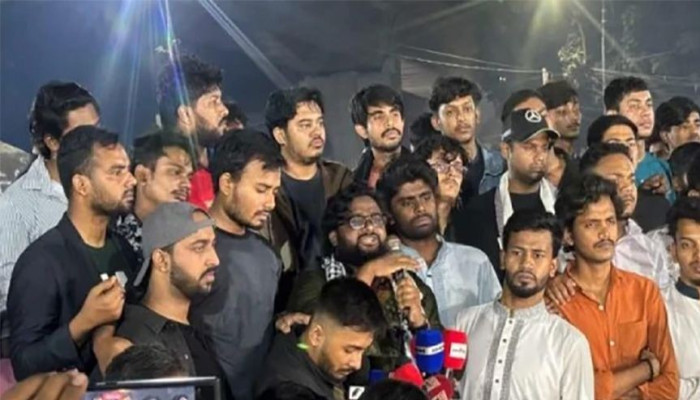 সাইফুল্লাহর বাড়িতে অগ্নিসংযোগের প্রতিবাদে ঢাবিতে ছাত্রশক্তির বিক্ষোভ