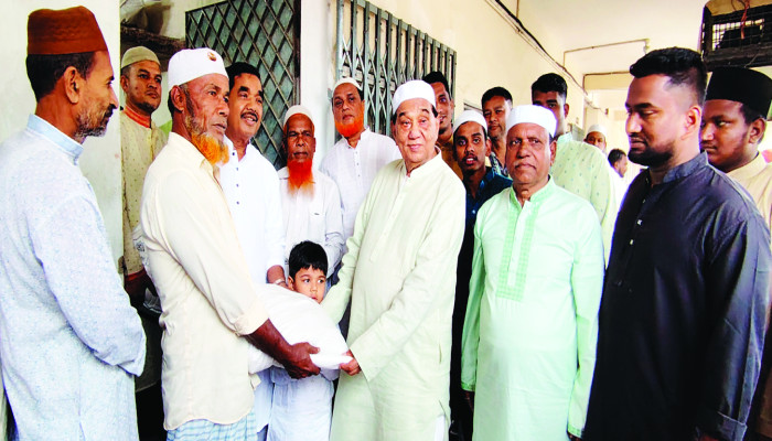 পটিয়ায় পাঁচ হাজার পরিবার পেল কেডিএস গ্রুপের বিনামূল্যের চাল