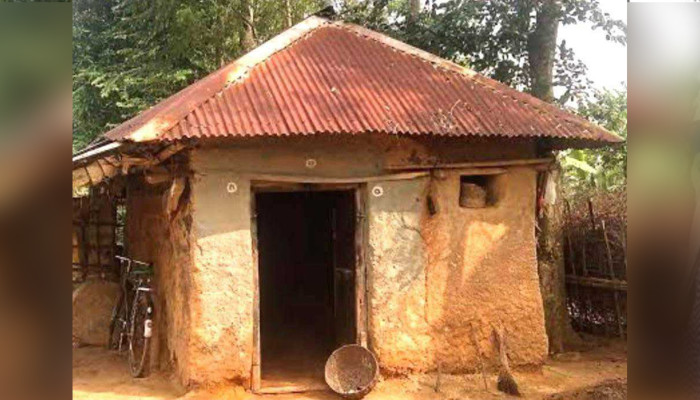 পাবনায় গোয়ালঘরে মজুত ১৫০০ লিটার পেট্রল–অকটেন উদ্ধার, ব্যবসায়ীকে জরিমানা