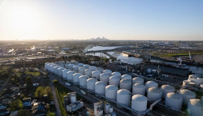 ইরান যুদ্ধের প্রভাবে তেলের দাম ব্যারেলপ্রতি ১০৫ ডলার ছাড়াল