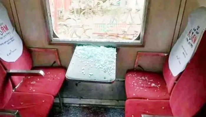 চলন্ত ট্রেনে পাথর নিক্ষেপে নারী যাত্রী আহত, ব্রাহ্মণবাড়িয়ায় আতঙ্ক