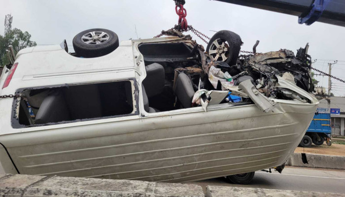 ডিভাইডারে আঘাতের পর আগুন, বগুড়ায় প্রাণহানি ৩ জনের