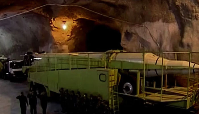 মার্কিন-ইসরায়েল হামলার পাল্টা জবাব: মাটির নিচ থেকে গোপন মিসাইল ভাণ্ডার দেখাল ইরান