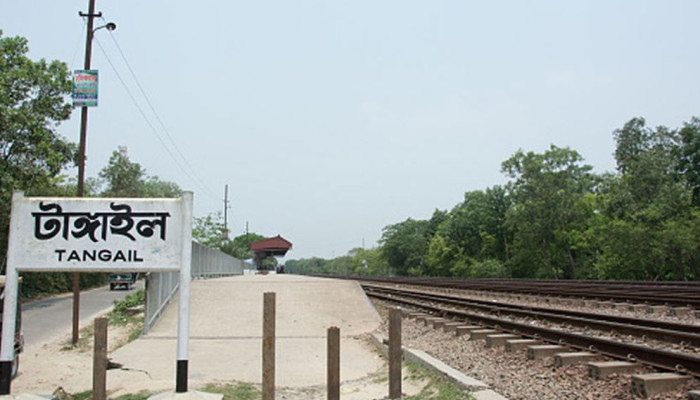 কালিহাতীতে ট্রেনে কাটা পড়ে একই পরিবারের তিনজনসহ ৫ নিহত