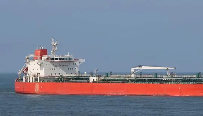 চট্টগ্রাম বন্দরে পৌঁছেছে ৩০ হাজার টন জ্বালানি তেল