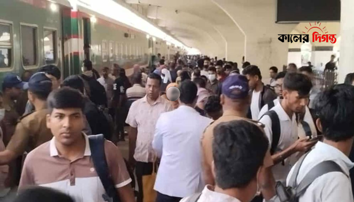 ঈদ শেষে ঢাকামুখী মানুষের ঢল, কমলাপুরসহ টার্মিনালগুলোতে উপচেপড়া ভিড়