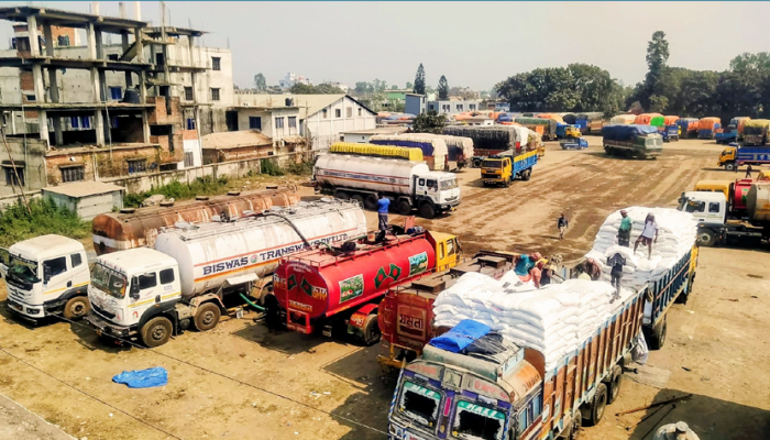 তাড়াশে ৩৯৫ লিটার পেট্রোল জব্দ করে ফিলিং স্টেশনে বিক্রি করলেন ইউএনও