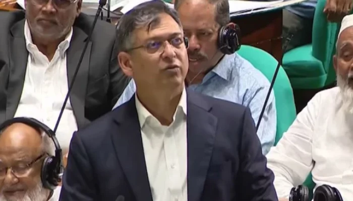 সিইসির বিরুদ্ধে শপথ ভঙ্গের অভিযোগ স্বরাষ্ট্রমন্ত্রীর: সংবিধান সংস্কার আদেশকে ‘প্রতারণার দলিল’ আখ্যা