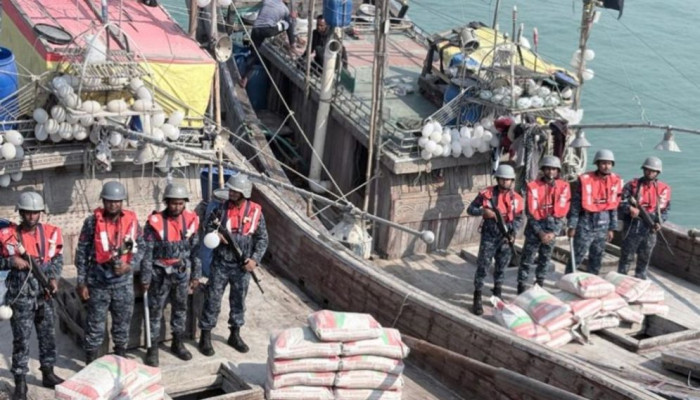 কুতুবদিয়ায় সিমেন্ট বোঝাই ট্রলার জব্দ