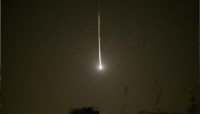 মধ্য ইসরাইলে ইরানের ক্ষেপণাস্ত্র হামলা, ব্যাপক ক্ষয়ক্ষতি ও বিদ্যুৎ বিপর্যয়