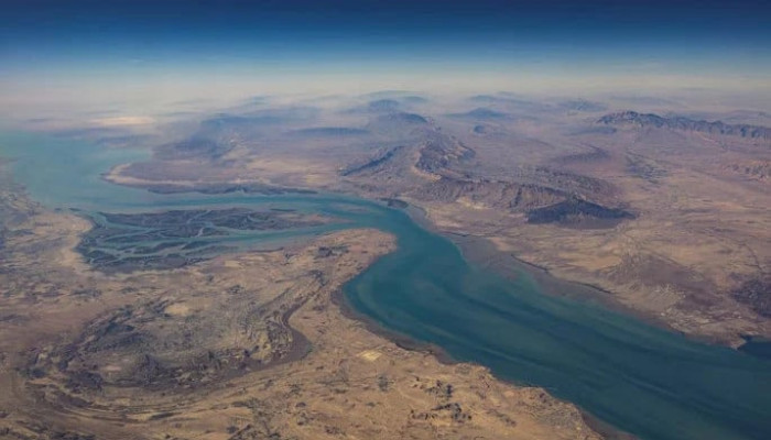 হরমুজ প্রণালীতে মার্কিন ‘উড়ন্ত ট্যাংক’ বিধ্বস্ত: ইরানের আকাশ প্রতিরক্ষা নিয়ে তোলপাড়