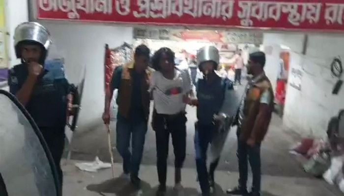 লক্ষ্মীপুরে ১৪৪ ধারা ভেঙে বিক্ষোভ,  আহত ১০