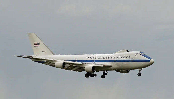 যুক্তরাষ্ট্রের আকাশে ‘ডুমসডে প্লেন’ উড্ডয়ন: ইরানকে ঘিরে উত্তেজনা আরও তীব্র