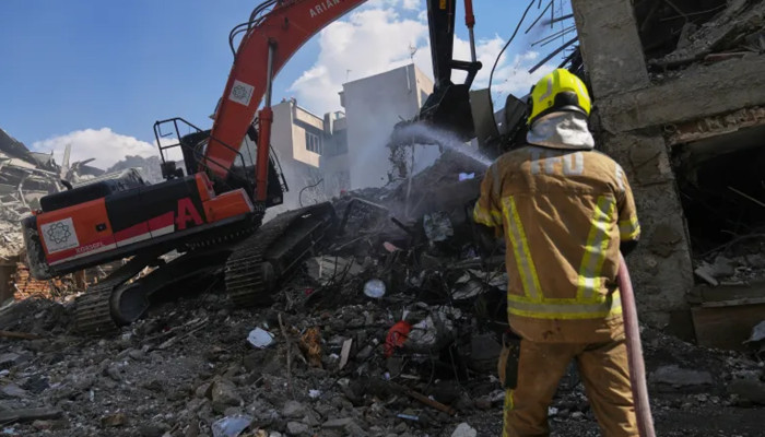 ট্রাম্পের সময়সীমার আগেই ইরানে অবকাঠামোতে হামলা, সেতু-রেলপথ ক্ষতিগ্রস্ত