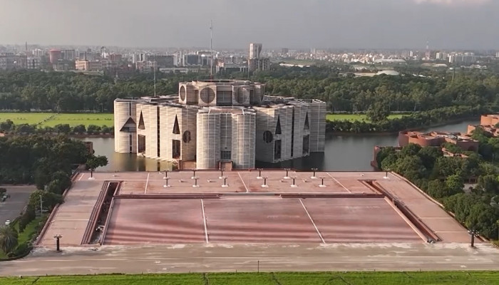 জুলাই সনদ ঘিরে উত্তপ্ত রাজনীতি, সংসদ না রাজপথ—সমাধান কোথায়?