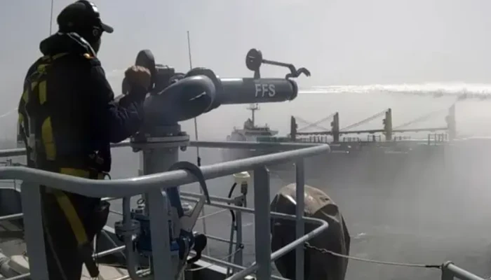 আরব সাগরে বিপদে পড়া জাহাজ থেকে বাংলাদেশিসহ ১৮ নাবিককে উদ্ধার করল পাকিস্তান