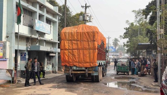 ভারত নিষেধাজ্ঞা প্রত্যাহার করায় হিলি বন্দর দিয়ে সাড়ে তিন বছর পর গম আমদানি শুরু
