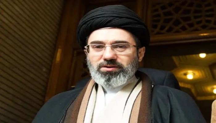 ইসরায়েলি হামলায় গুরুতর আহত মোজতাবা খামেনেই; শঙ্কায় শারীরিক অবস্থা