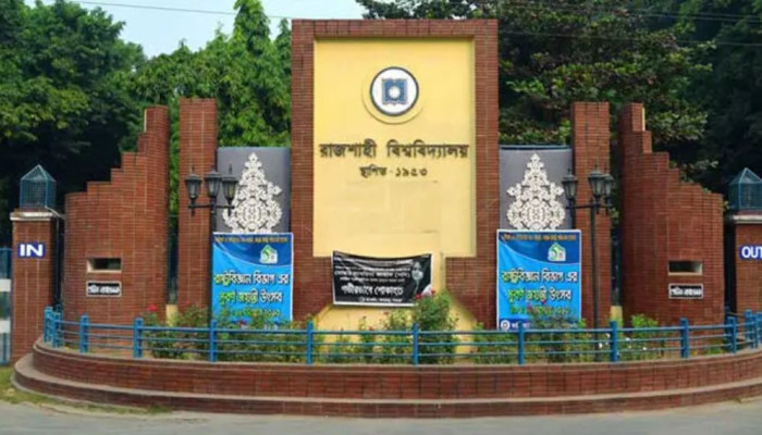 রাবিতে হলে তল্লাশি বিতর্ক: এজিএসসহ ৩ শিক্ষার্থীর আবাসিকতা বাতিল, ভিপিকে শোকজ