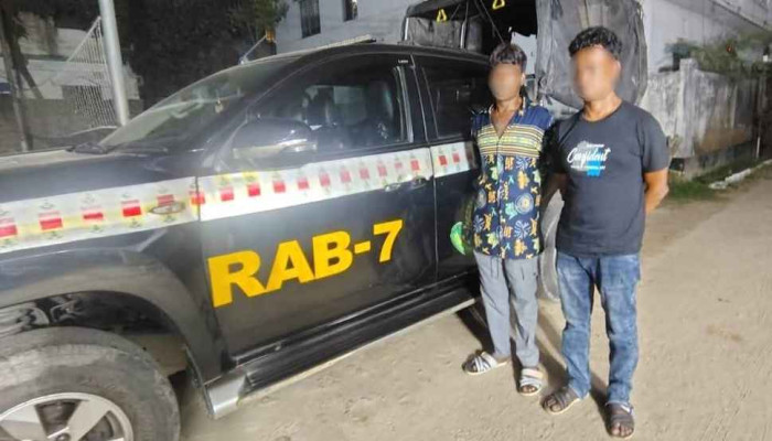 মিরসরাইয়ে ৬০ কেজি গাঁজাসহ দুই মাদক কারবারি আটক, কাভার্ডভ্যান জব্দ