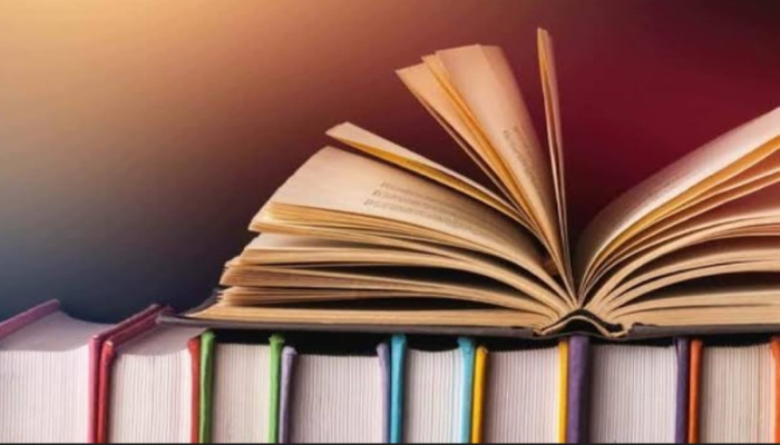 অবসরে বই পড়ার অভ্যাস গড়ে তোলা উচিত