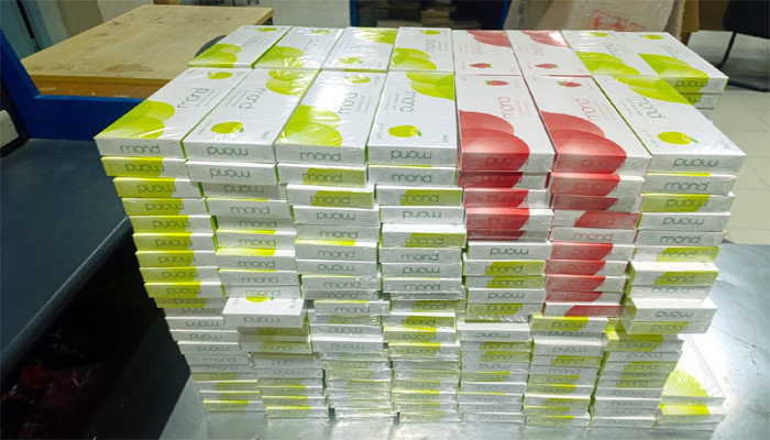 শাহ আমানত বিমানবন্দরে বিপুল পরিমাণ সিগারেট ও স্মার্টফোন জব্দ