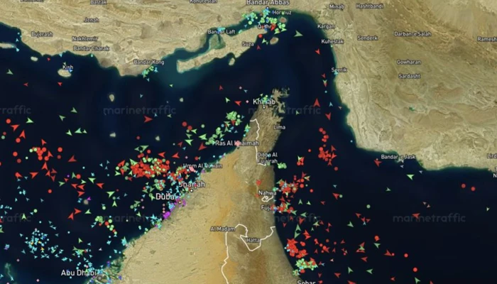 হরমুজ প্রণালি পাড়ি দিতে আইআরজিসির অনুমতি বাধ্যতামূলক: ইরানের নতুন নির্দেশনা
