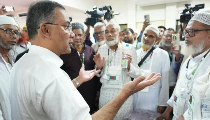 হজের আনুষ্ঠানিক যাত্রা শুরু: প্রথম ফ্লাইটের উদ্বোধন করলেন প্রধানমন্ত্রী