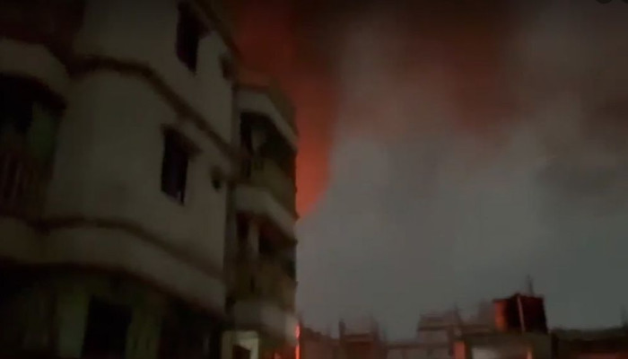 কামরাঙ্গীরচরে প্রিন্টিং কারখানায় আগুন, রাতেই নিয়ন্ত্রণে ফায়ার সার্ভিস