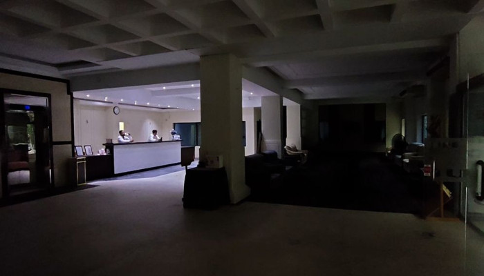 লোডশেডিং ও জ্বালানি সংকটে কক্সবাজার পর্যটন খাত বিপর্যস্ত, সেবা কমাচ্ছে হোটেলগুলো