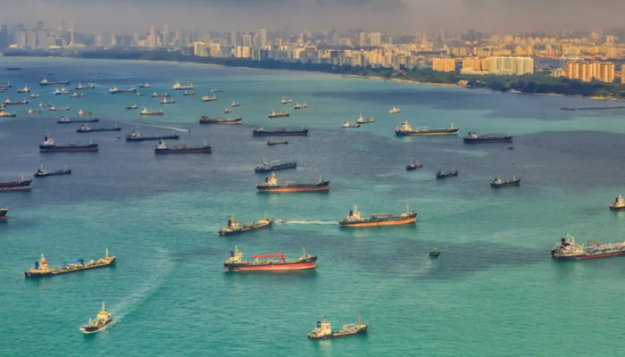 হরমুজ প্রণালিতে উত্তেজনা: করাচি বন্দরে আটকা ৩ হাজার ইরানি কনটেইনার