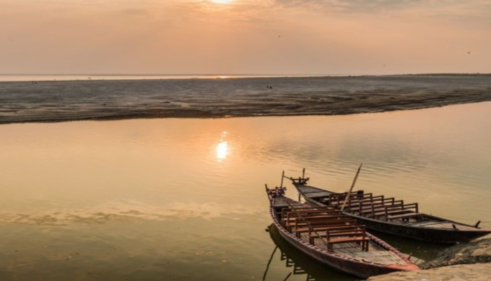 পদ্মার চরের মানুষের দুর্দশা: শিক্ষা, চিকিৎসা ও মৌলিক সুবিধা থেকে বঞ্চিত জীবন