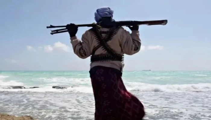 সোমালিয়া উপকূলে তেলবাহী ট্যাংকার ছিনতাই, ১৭ নাবিক জিম্মি