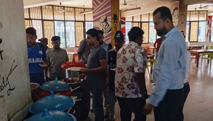 যবিপ্রবিতে খাবারের মান তদারকিতে অভিযান, অস্বাস্থ্যকর পরিবেশে রেস্তোরাঁ মালিকদের সতর্কবার্তা