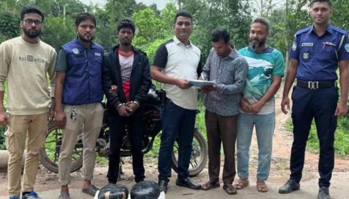 বুড়িচংয়ে ১০ কেজি গাঁজাসহ আটক ১, জব্দ মোটরসাইকেল
