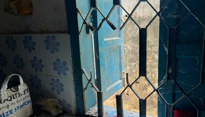 কুষ্টিয়ায় জানালার গ্রিল কেটে চ্যানেল২৪ অফিসে চুরি